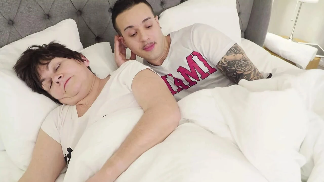 Busty granny having sex with modern boy