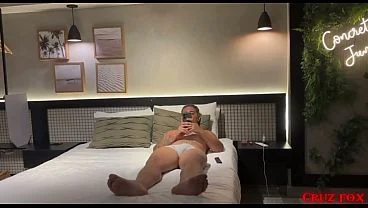 Chamei meu primo pra assistir um filme e acabou metendo o pau na minha esposa enquanto eu cochilei