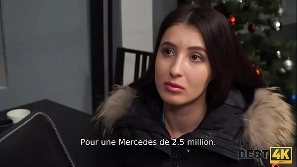 DEBT4k. Dame n’a pas d’argent pour une voiture cool mais la gère avec sa chatte