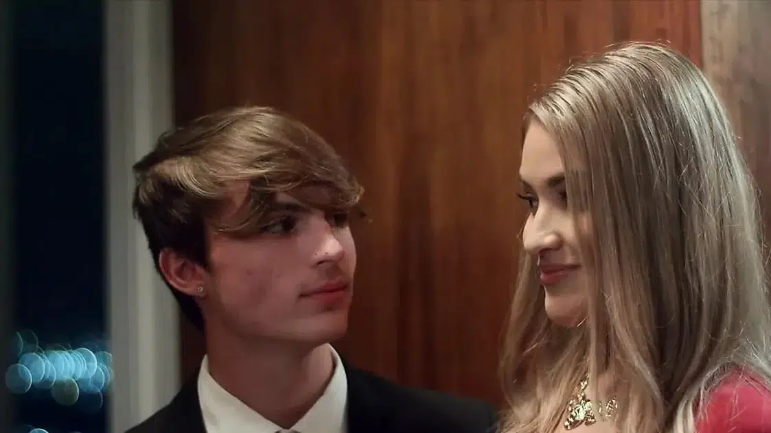 Deeper. Gorgeous gold digger is seduced by boyfriend’s dad