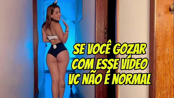 Experimentando roupas para usar com outros homens