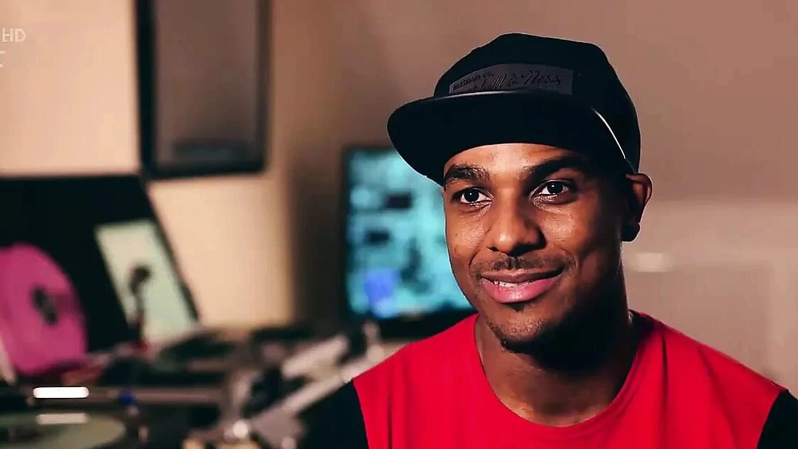 Male Celebrity Darryl Williams Shows His Great Cock