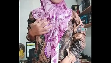 Massive Boobs Hijab Shemale Jerks Off Her Dick