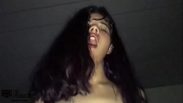 Mi hermanastro me despierta para follarme el coño