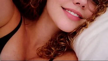 Morena de Peito Grande Natural tem uma Bunda Grande e adora SEXO ANAL sem camisinha no ESTILO CACHORRO . . Fodendo a buceta na posição VAQUEIRA POV. AMADOR REAL