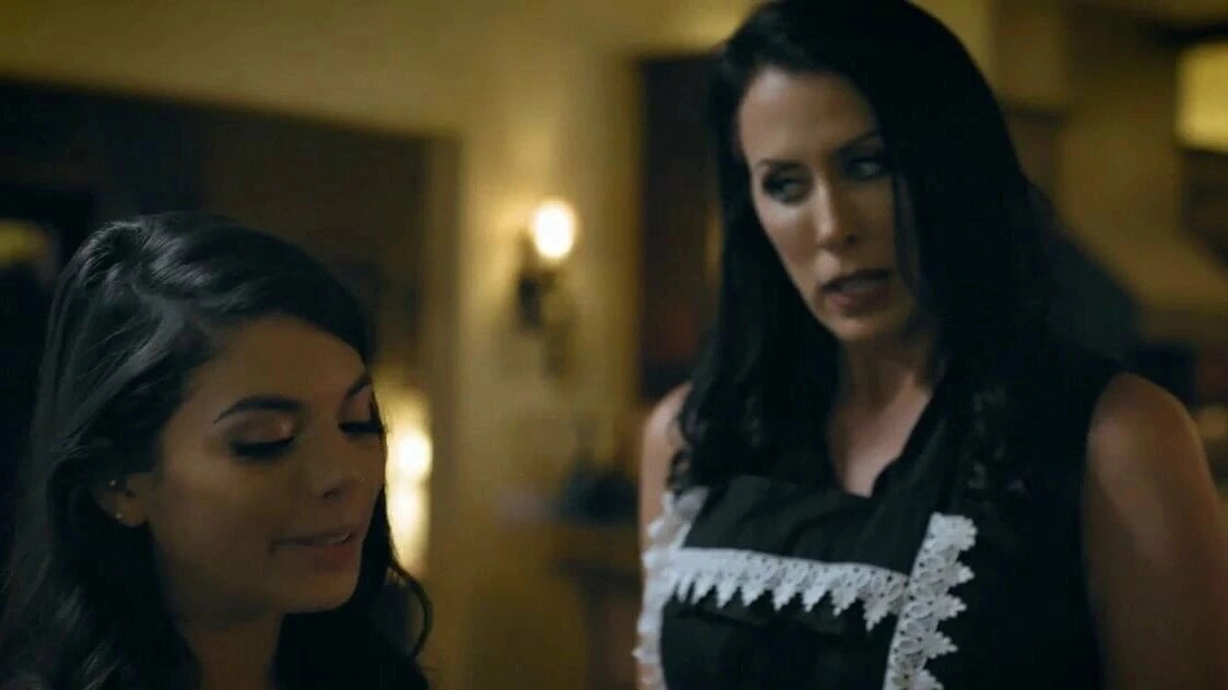 Stepmom makes teen stepdaughter serve her guests naked