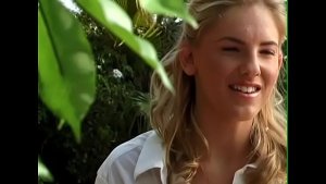 Bionda americana arrapata svegliata dal suo amante