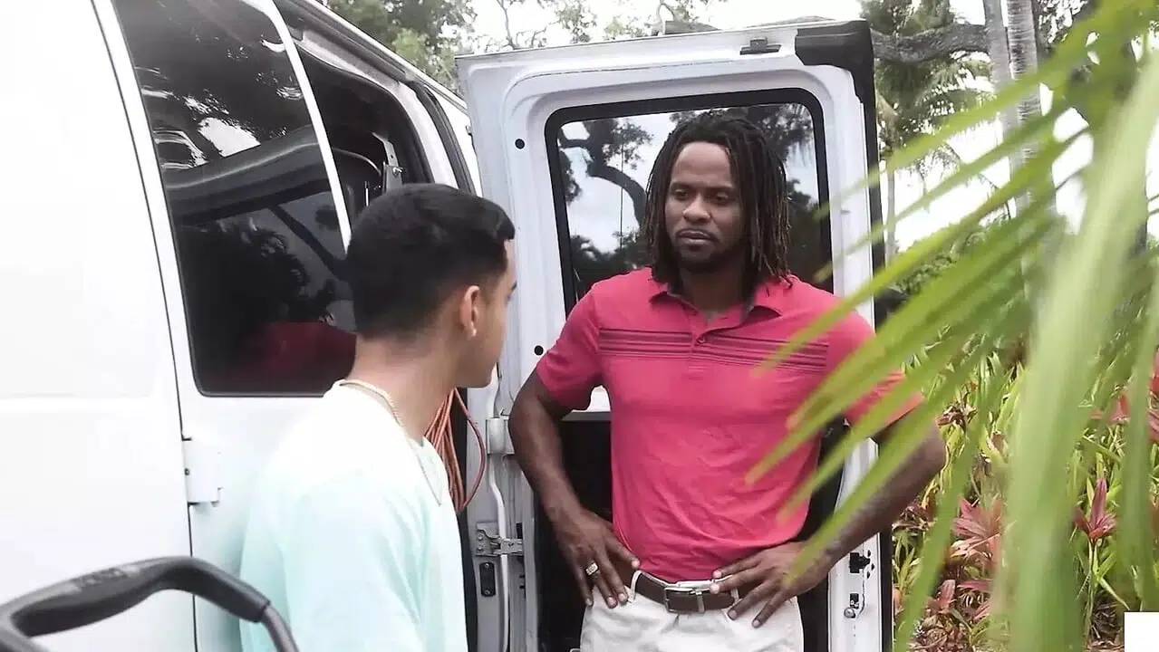 BUBBLE BUTT LATINA MILF Gets A Hot Ride On A Black Cock