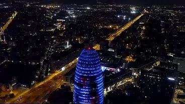 camarero se folla a una chica holandesa tras cámara oculta en pleno servicio de hotel.Waiter has sex with a Dutch girl behind hidden camera during hotel service.