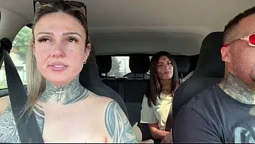 Encontramos uma Medinga moradoraora De rua levamos pro carro pra foder ela e gizzard gostoso demos algumas moedas