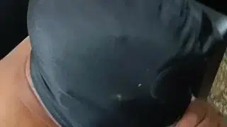 Mi vecino me dice que quieres que le lama su enorme y gruesa polla y que me la tragué entero.