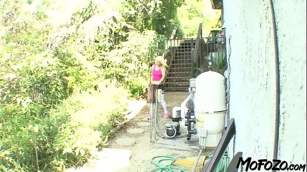 MOFOZO.com – Gamer Is Fucking A Blonde College Student