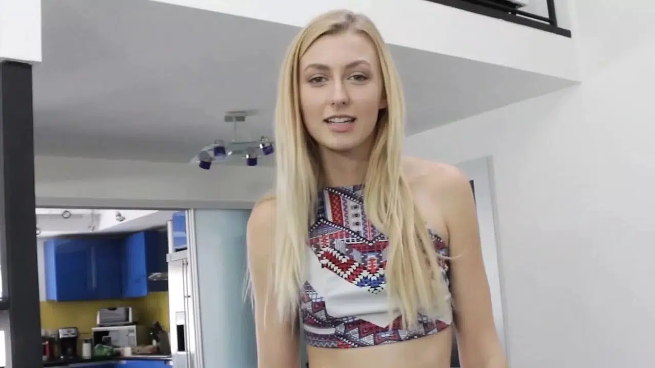 Sislovesme – Lucky Stud Caught Horny Blonde Babe Rubbing Her Cunt And Gets To Fuck Her Instead