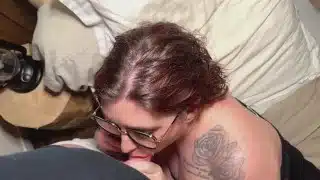 Au téléphone avec mon mari le plombier me surprend