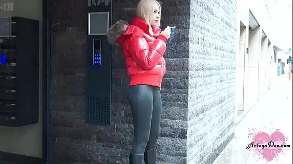 Big Booty Blonde Pussy Fucking and Deepthroat for Money