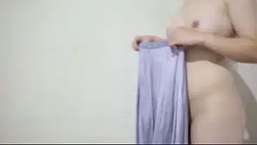 CEWEK MULUS PANTAT MONTOK NYOBAIN ROK SATIN BARU SAMBIL PAMER MEMEK BOKEP INDONESIA TERBARU