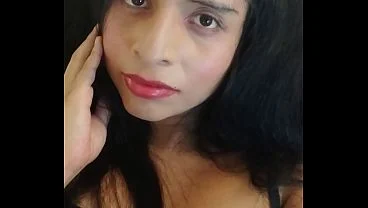 Chica trans peruana masturbándose rico