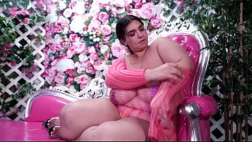 Cute Fat Babe Rose D Kush Provides for Herself JM1004