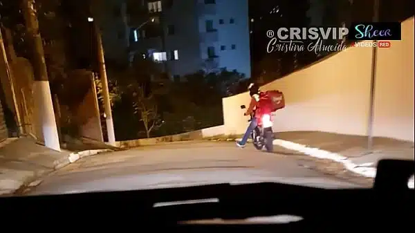 Engolindo porra de desconhecidos no mirante da lapa na frente do meu marido corno | Dogging 10 – Bukakke