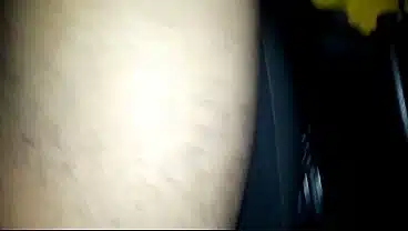 Motorista dá em cima do passageiro, leva pra casa e mete o pauzão sem capa (DOBRADINHA)