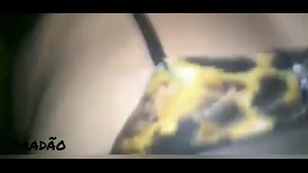 Safada gemendo e gritando gozando e indo porra