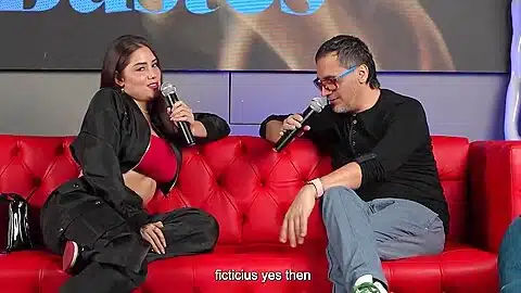 Se Atraganta Con Una Verga Gorda Enfrente De Su Cornudo En Juan Bustos Show