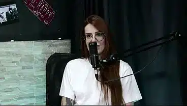 TEM PESSOAS MALDOSAS, FAZ ATENDIMENTO BDSM REALIZANDO FETICHES – Bella Ruiva (Moai TV)