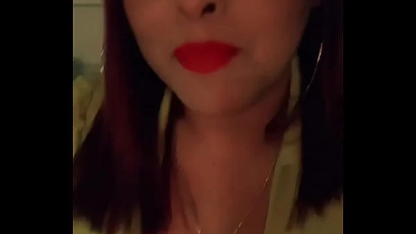 Tik toker chichona en vivo Bien rica con escote
