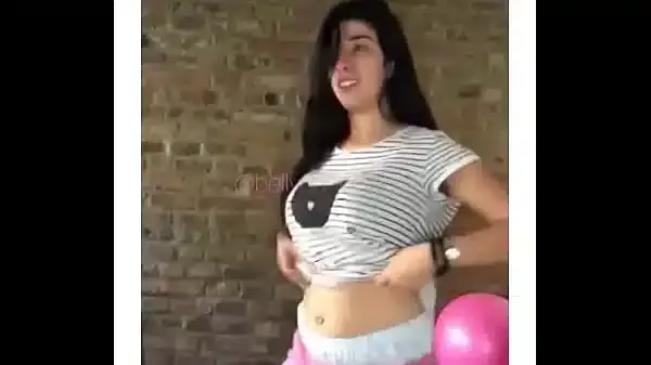الراقصة نورا  رقص مصري منزلي ساخن نار