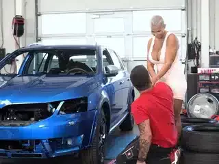 RIM4K. Slovakian MILF with short hair relaxes mechanic