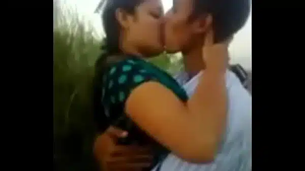 A-BOY-KISS-A-GIRL-IN-SCHOOL-FIELD—XVIDEOSCOM