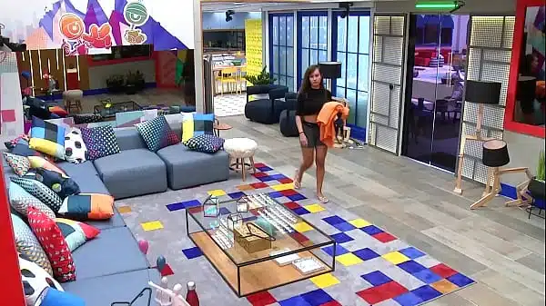BBB21 Viih Tube só de biquini na qualidade 1080FHD