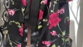 CADA QUE VOY A LA CASA DE MI VECINA ELLA ME RECIBE MOSTRANDOME SUS JUGOSAS TETAS