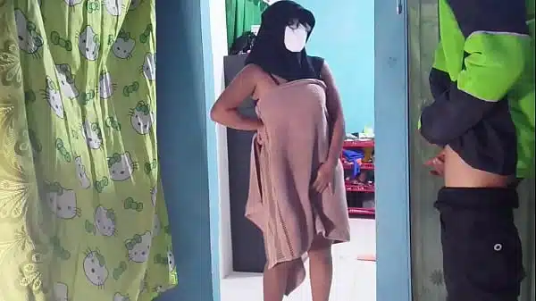 Kepergok Ojol pengantar makanan ketika aku sedang masrurbasi