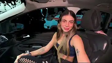 La mejor amiga de mi novia me da un RICO SEXO ORAL