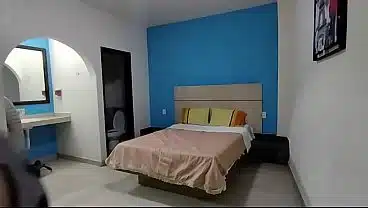 MODELANDO MINI VESTIDO DE SIRVIENTA