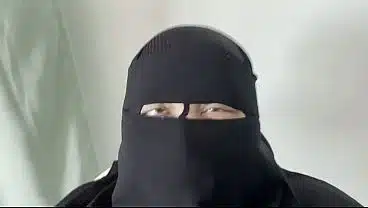 Ooooh what a hot Arab woman, what curves oh my god…my dick got hard on her tight ass
