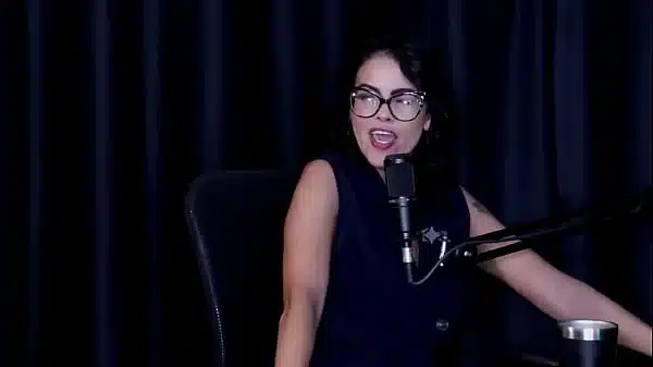 Sentou com a buceta na cara do submisso para demonstrar a sua dominação, e teve a bunda lambida – Kali Kalifa (Dominatrix) | (WATCH ON: SHEER/RED)