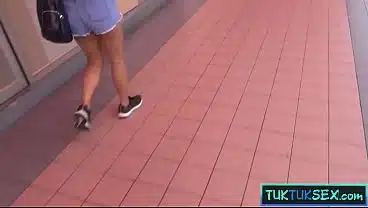 Thai amateur girl picked up in a Tuk Tuk and taken to his hotel