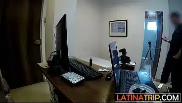 Tight pussy latina amateur teen model got a job at the casting