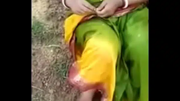 village-aunty-blowjob-fuck-with-lover-in-open-field-mms—XVIDEOSCOM