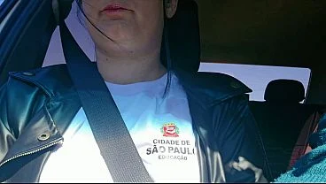 ALUNA PEGA CARONA COM PROFESSOR E DA O CU NO CARRO