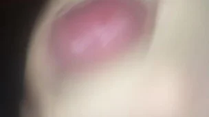Парень жёстко дрочит свой хуй и кончает