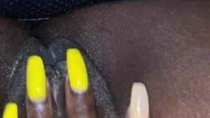 EBONY BABE MASTURBATING WITH CREAMPIE IN FRONT SEAT