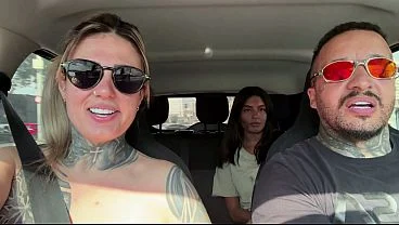 Encontramos uma Medinga moradoraora De rua levamos pro carro pra foder ela e gizzard gostoso demos algumas moedas