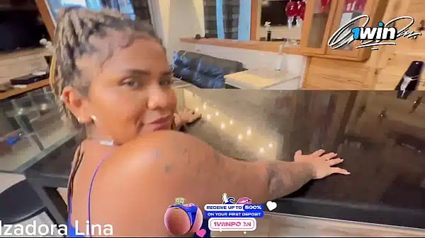 Estava na balada com uns amigos e fui para o apartamento dele transei no pelo com ele e voltamos para a balada como se nada tivesse acontecido com a buceta cheia de porra