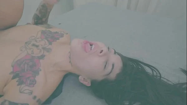 free Super hot girls in bareback anal threesome with big cock, huge cumload and sexy gapes!