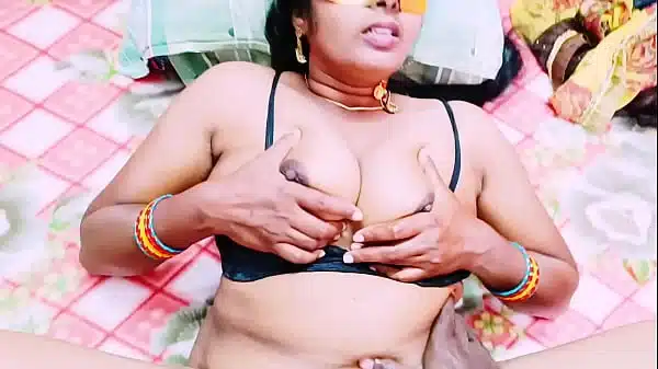 Full video. A carrom session led Bhabhi to flirt with her brother-in-law.Telugu dirty talks.