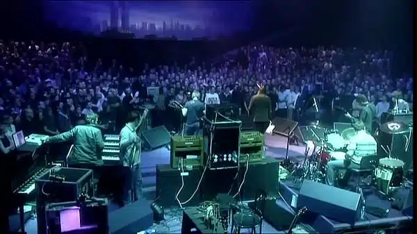 Liam y Noel Gallagher eyaculan un temazo en vivo!