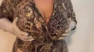 Mamma Italiana dalle Grandi Tette Fa Sesso Con L’amico Del Figlio in Cucina 💦🔥